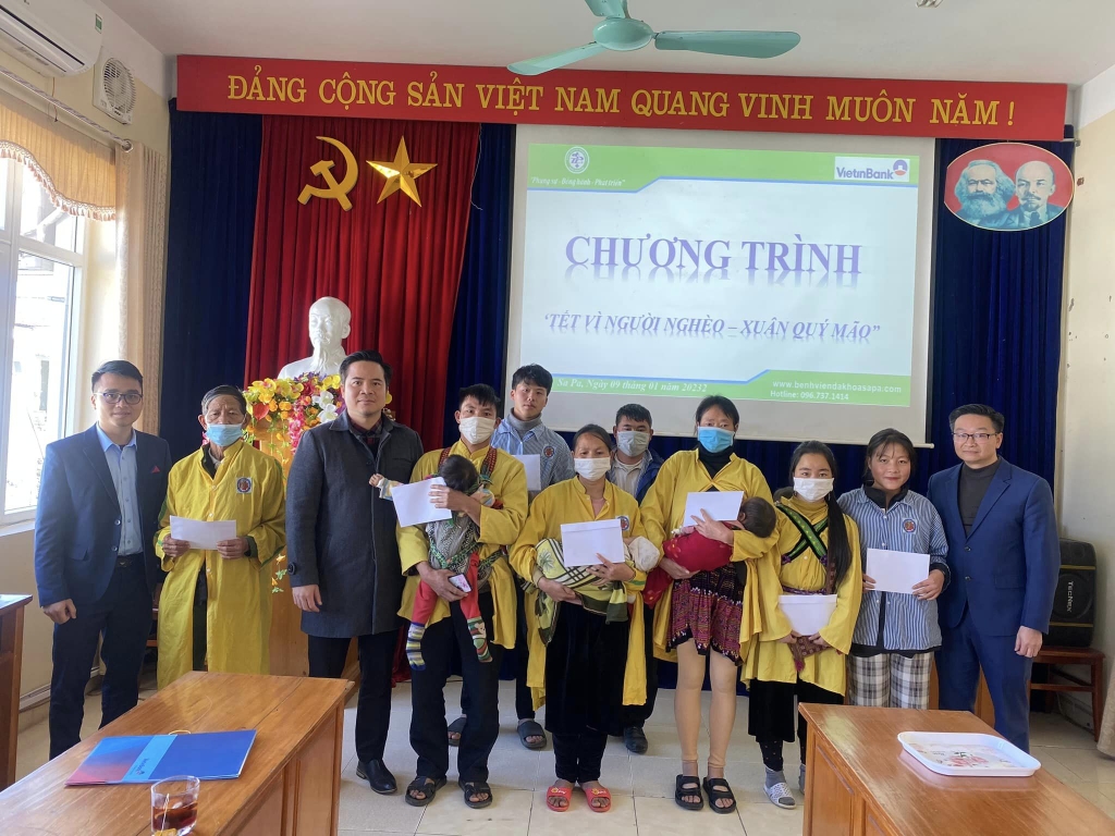 Ngân hàng TMCP Công Thương Việt Nam chi nhánh Lào Cai tổ chức thăm, tặng quà các bệnh nhân có hoàn cảnh khó khăn trong dịp tết Nguyên đán 2023
