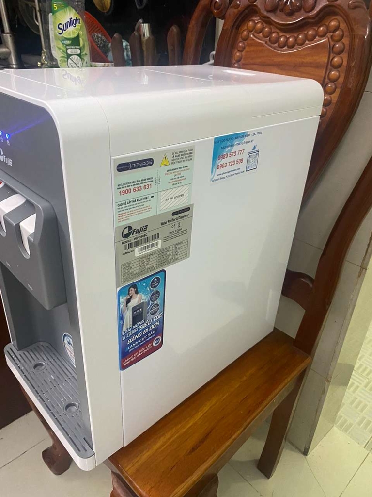 Hình ảnh lắp đặt thực tế của máy lọc nước nóng lạnh để bàn Fujie WPD508C