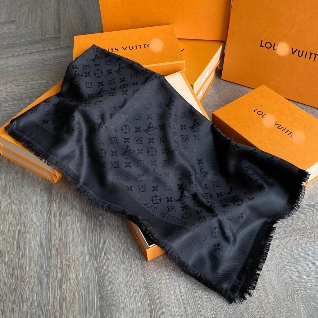 Khăn Louis Vuitton