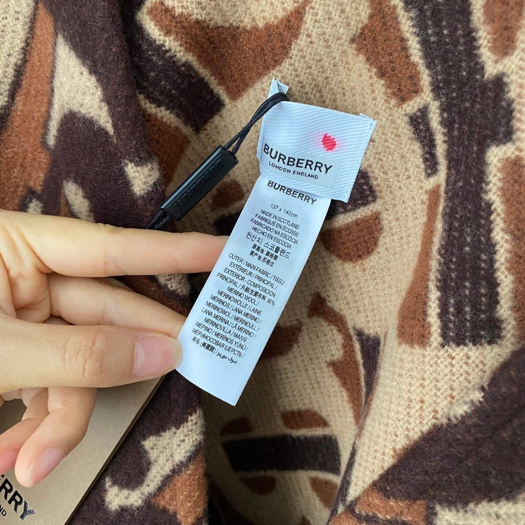 Áo choàng Burberry chữ TB