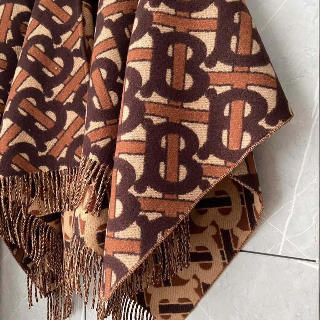 Áo choàng Burberry chữ TB