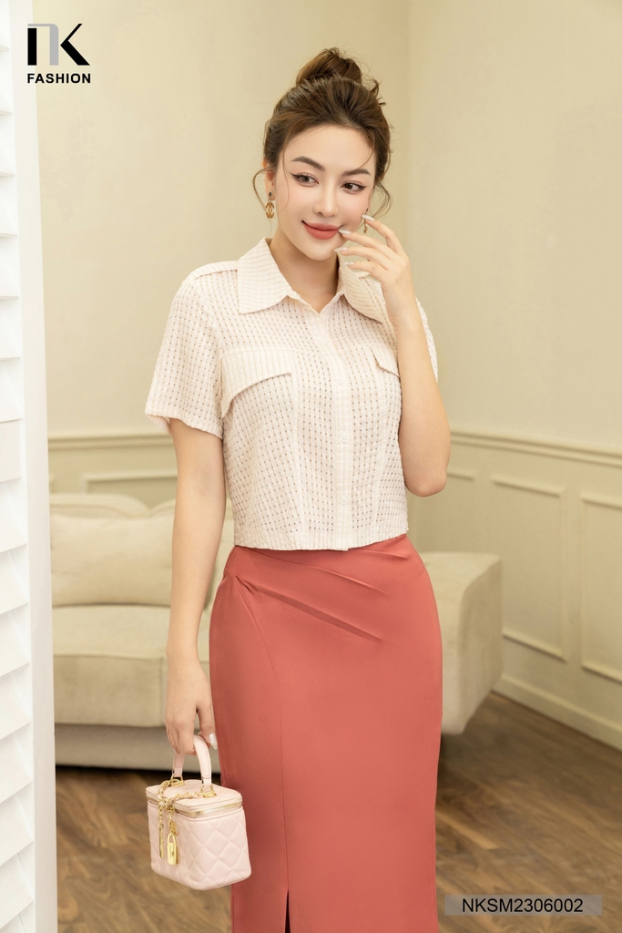 Áo Sơ Mi Croptop Cổ Đức Vạt Túi NKSM2306002