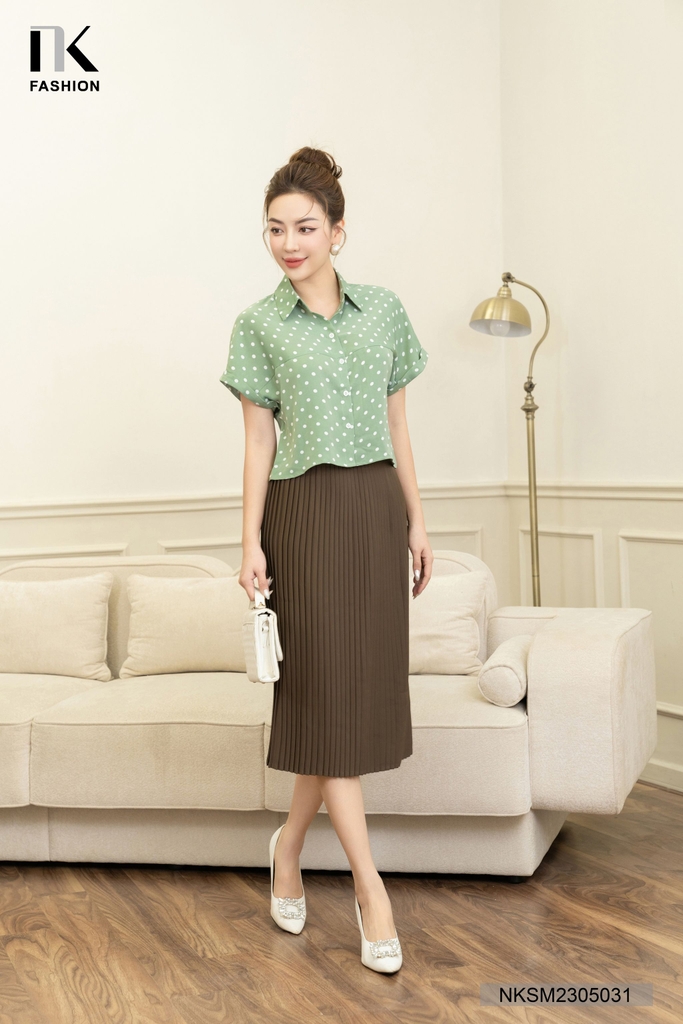 Áo Sơ Mi Chấm Bi Cộc Tay Cổ Đức Vai Chờm NKSM2305031