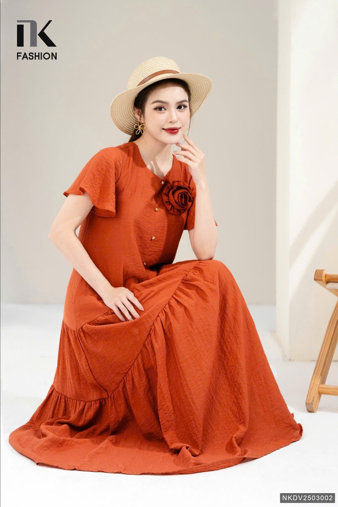 Váy Đầm Maxi Gun Nữ Tính Dáng Suông Thoải Mái NKDV2503002