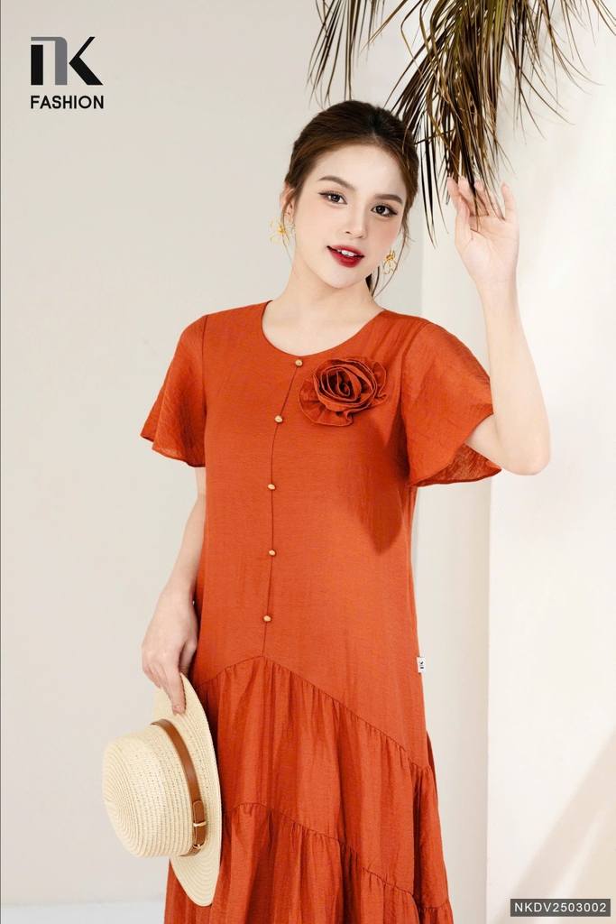 Váy Đầm Maxi Gun Nữ Tính Dáng Suông Thoải Mái NKDV2503002