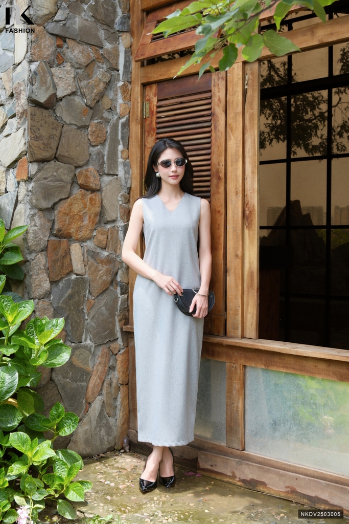 Đầm suông cổ V dáng dài sang mịn NKDV2503005