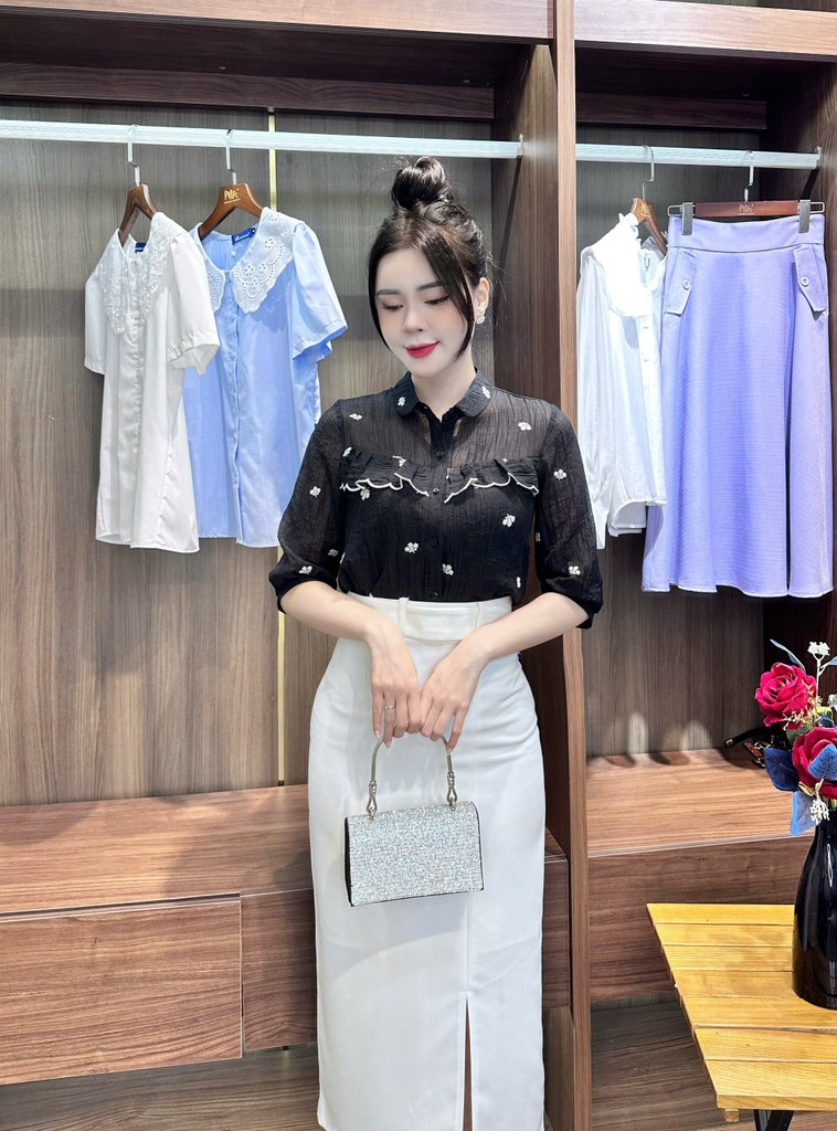 Áo Sơ Mi Cổ Sen Bẻ Thêu Hoa UK Fashion Công Sở Nữ Thanh Lịch, Nữ Tính Vải Mềm Mịn UKFSM2408010