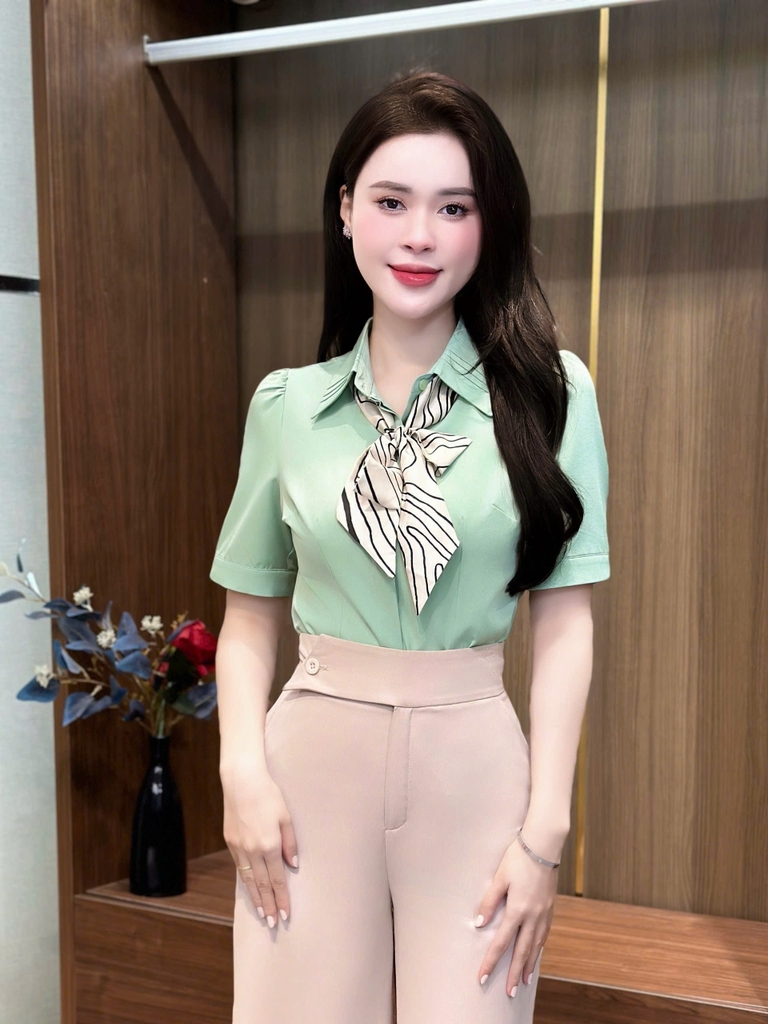 Sơ mi ngắn tay mí lá cổ đơn giản mà xinh xắn UKSM2408006