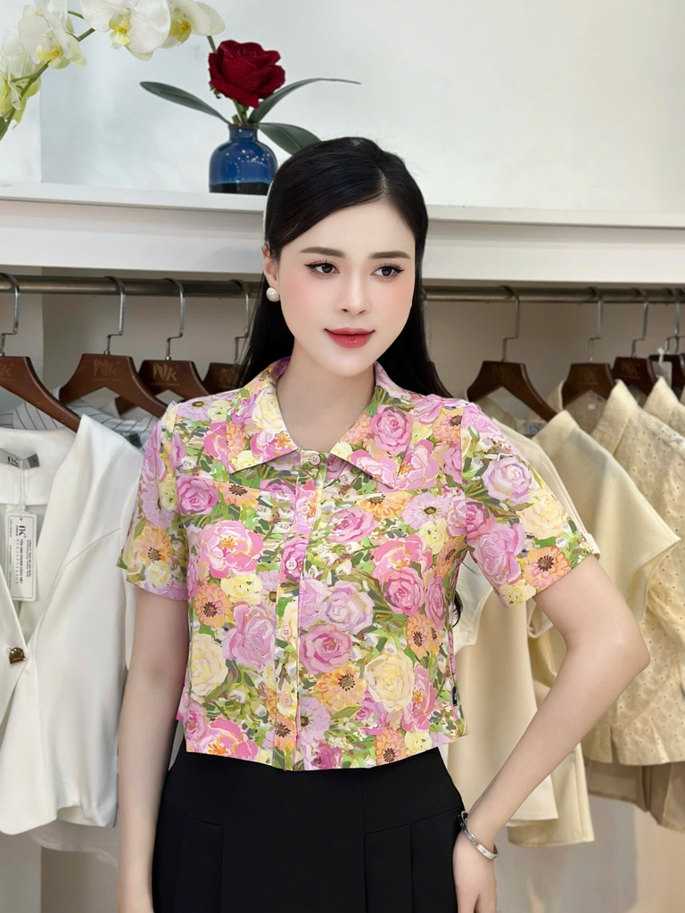 Sơ mi cổ đức hoa croptop trẻ trung UKSM2505010