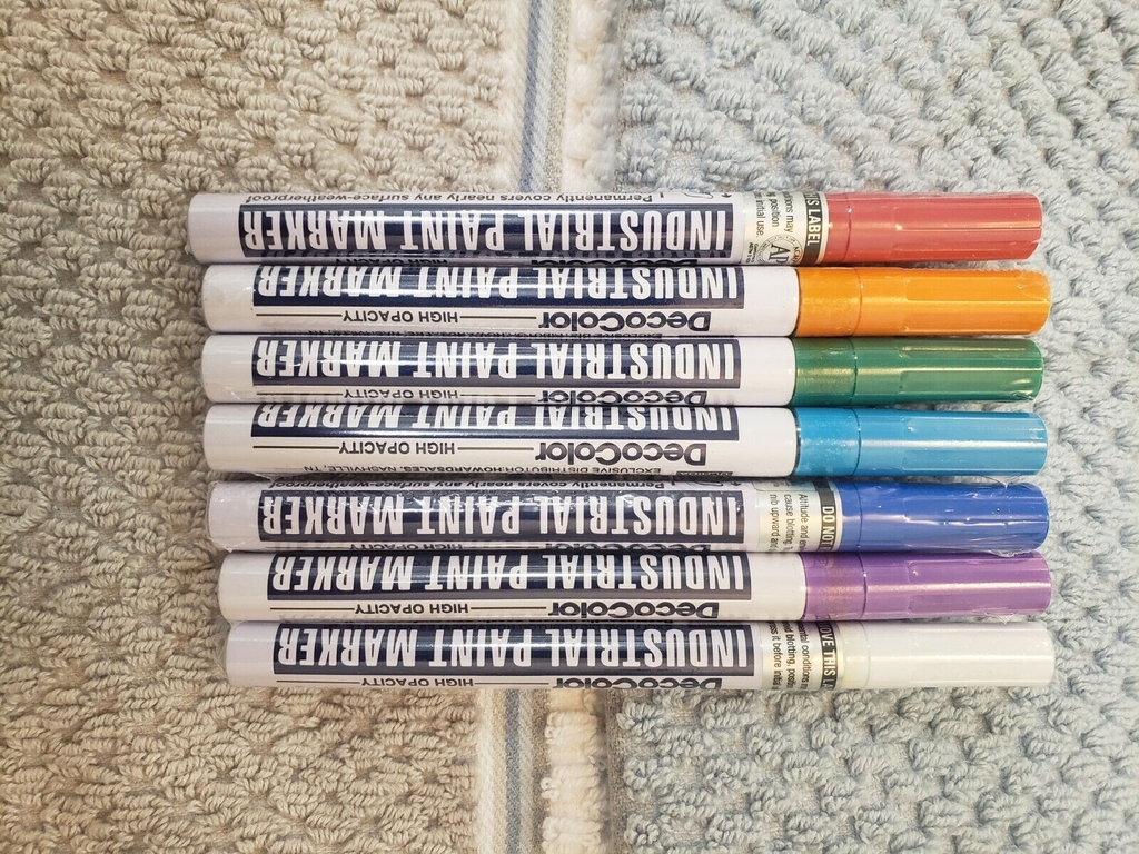 Bút sơn vẽ đa chất liệu, không xóa được Marvy Uchida DecoColor #221 - Ngòi 1.4mm