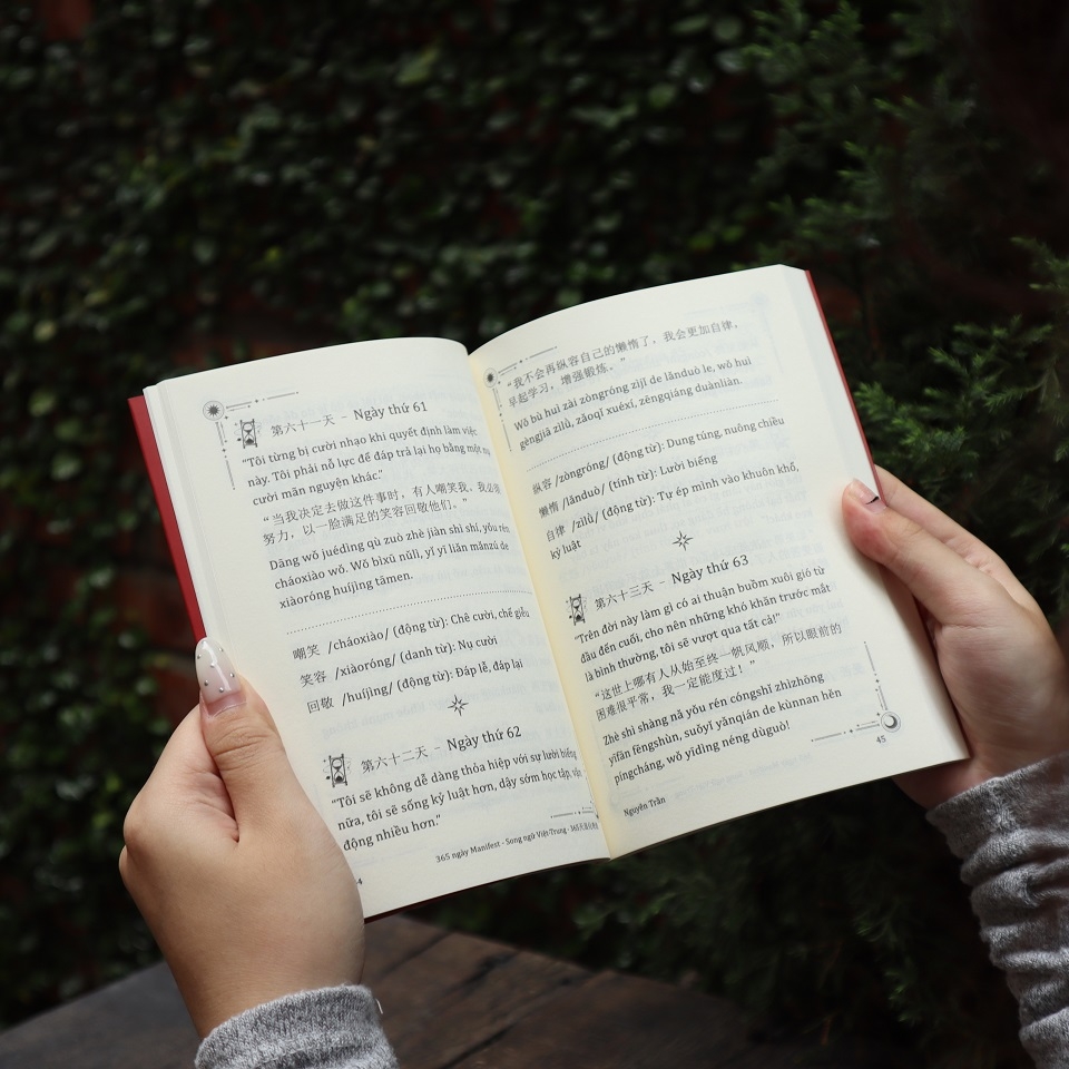 Sách - 365 Ngày Manifest (Song Ngữ Việt -Trung)