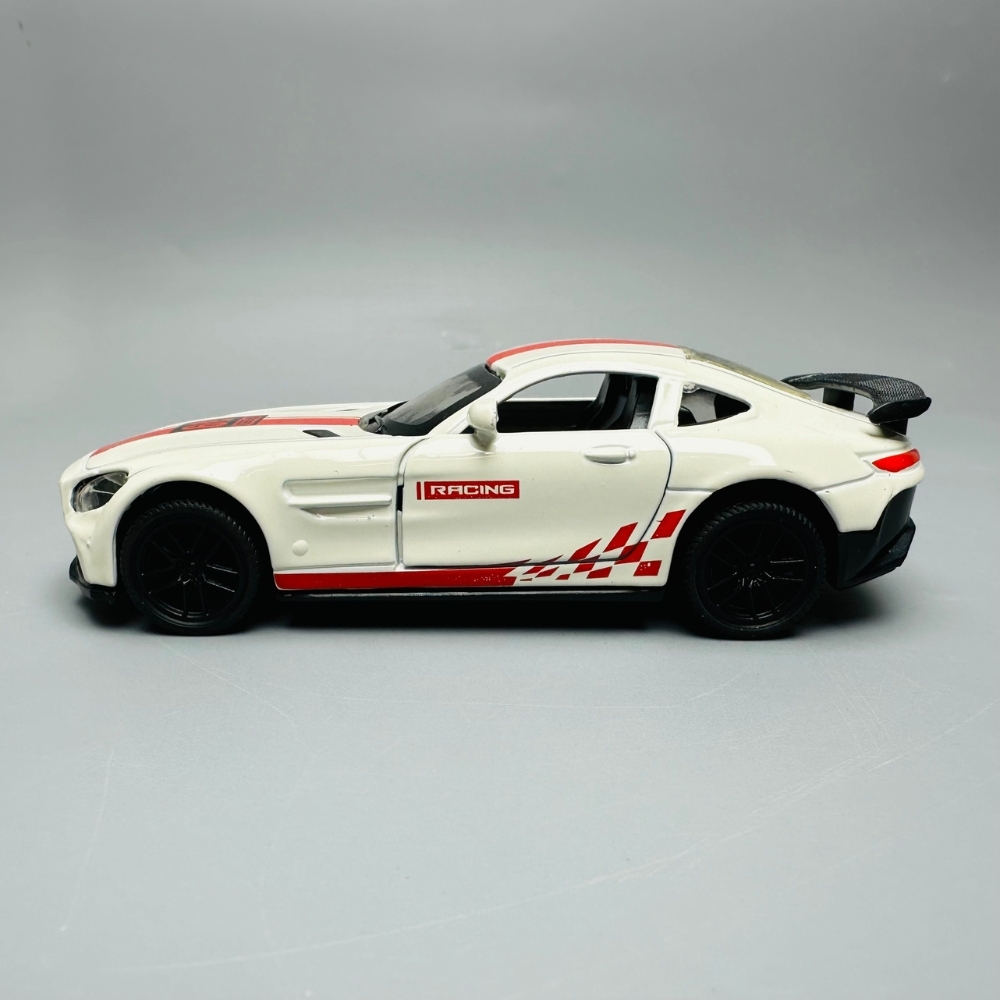 Mô Hình xe mẹc trắng vạch đỏ  tỉ lệ 1:36 Hợp kim có thể mở cửa - bánh sau chạy cót - Dài 11.5cm - rộng 5cm - cao 3.5cm - nặng : 100gram - FULL BOX : box màu SKU : oto108