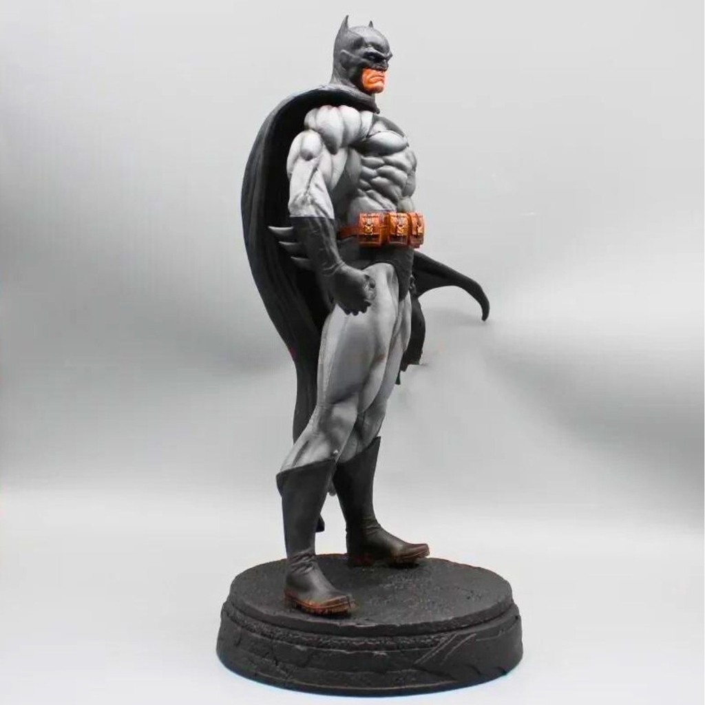 Mô Hình siêu anh hùng Batman dáng đứng siêu ngầu - Cao 38cm - ngang 35cm - nặng 1kg6 - Figure Batman - Có Hộp Màu-K25-T4-S6