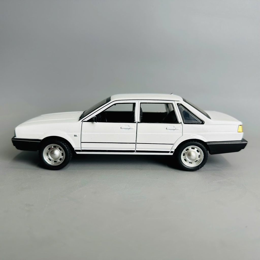 Mô Hình xe Volkwagen Satana trắng tỉ lệ 1:24 Hợp kim có thể mở cửa - bánh sau chạy cót - Dài 19cm - cao 5.5cm - nặng 600gram - Figure Oto - FULL BOX : box màu - SKU : oto394 - K66-T3-S8