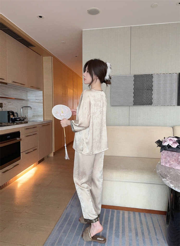 Bộ đồ ngủ kiểu Trung Hoa màu vàng vải jacquard mỏng thiết kế rộng rãi DN101250