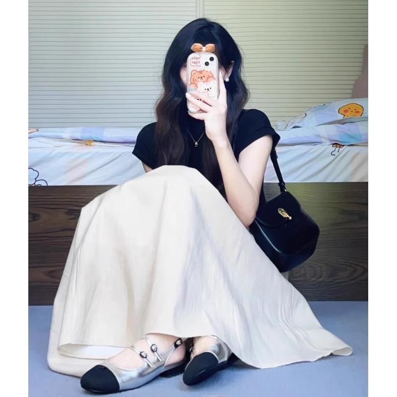 Set áo đen chân váy trắng phong cách Hàn Quốc D242240