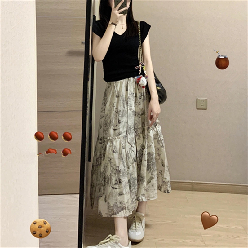 Set áo đen chân váy midi họa tiết đen trắng phong cách hợp thời trang D225240