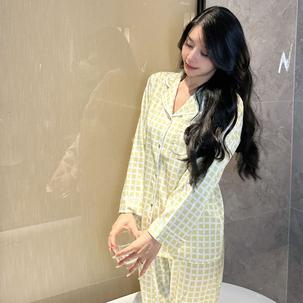 Đồ ngủ Pijama lụa xước hàng hiệu cộc tay vàng họa tiết kẻ caro DN409240