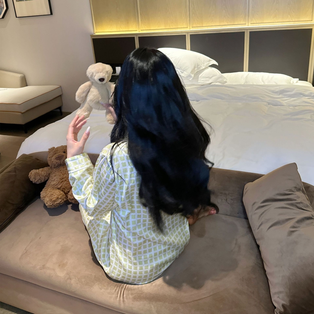 Đồ ngủ Pijama lụa xước hàng hiệu cộc tay vàng họa tiết kẻ caro DN409240