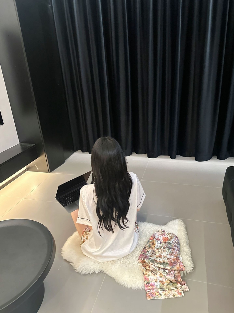 Đồ ngủ Pijama lụa xước hàng hiệu cộc tay họa tiết Hoa Lá DN403240