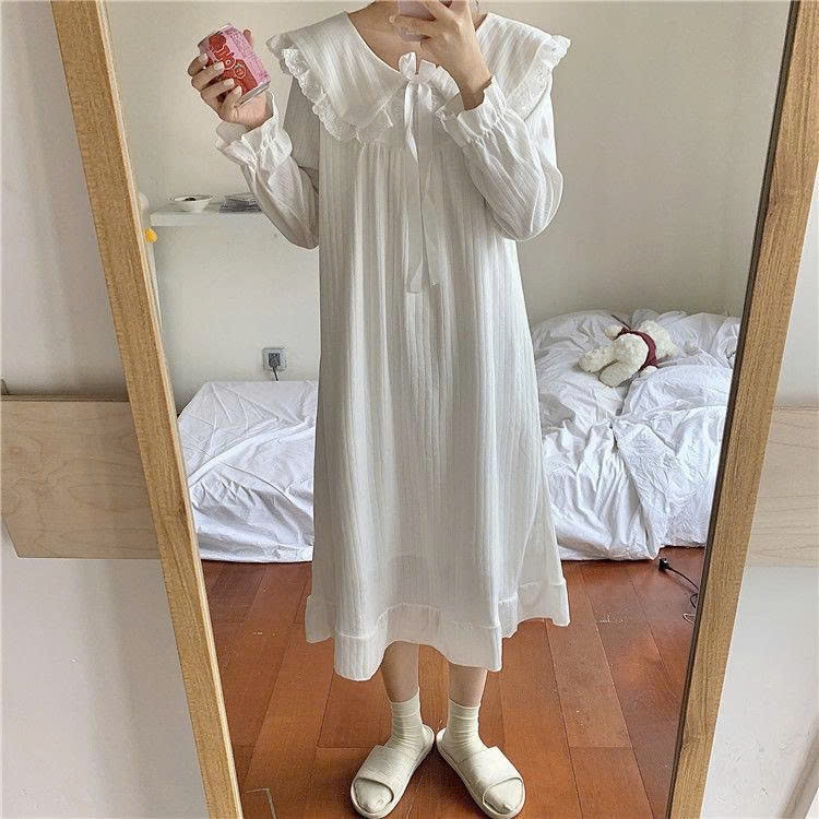 👑 Bộ đồ ngủ nữ tay dài phong cách tiên nữ Hàn Quốc – cổ búp bê, dáng dài qua gối, siêu dễ thương DN173250