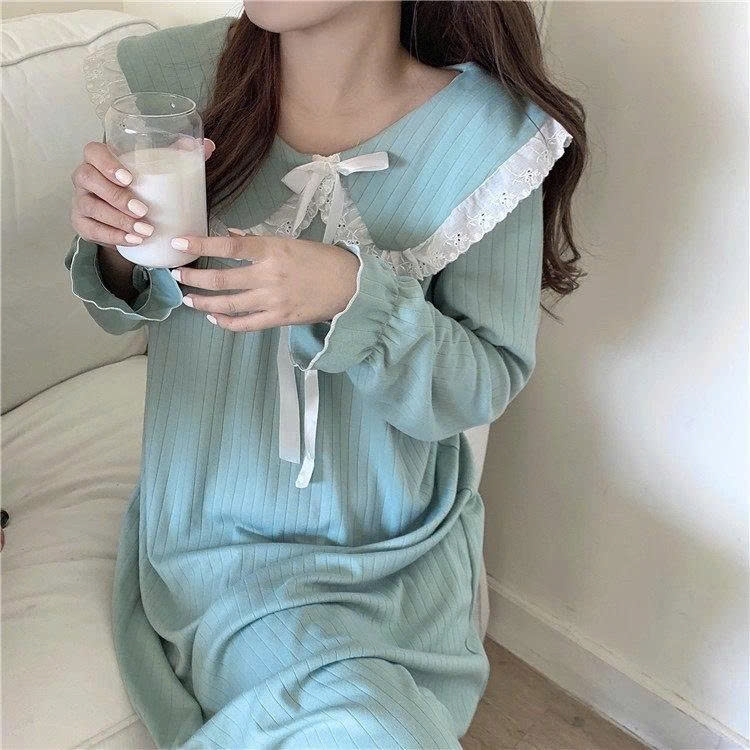 👑 Bộ đồ ngủ nữ tay dài phong cách tiên nữ Hàn Quốc – cổ búp bê, dáng dài qua gối, siêu dễ thương DN173250