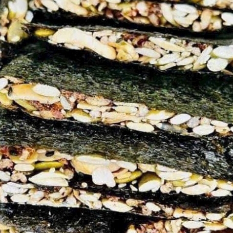 Bánh thanh rong biển kẹp hạt gạo lứt, hạt bí xanh, hạt điều  An Nhiên