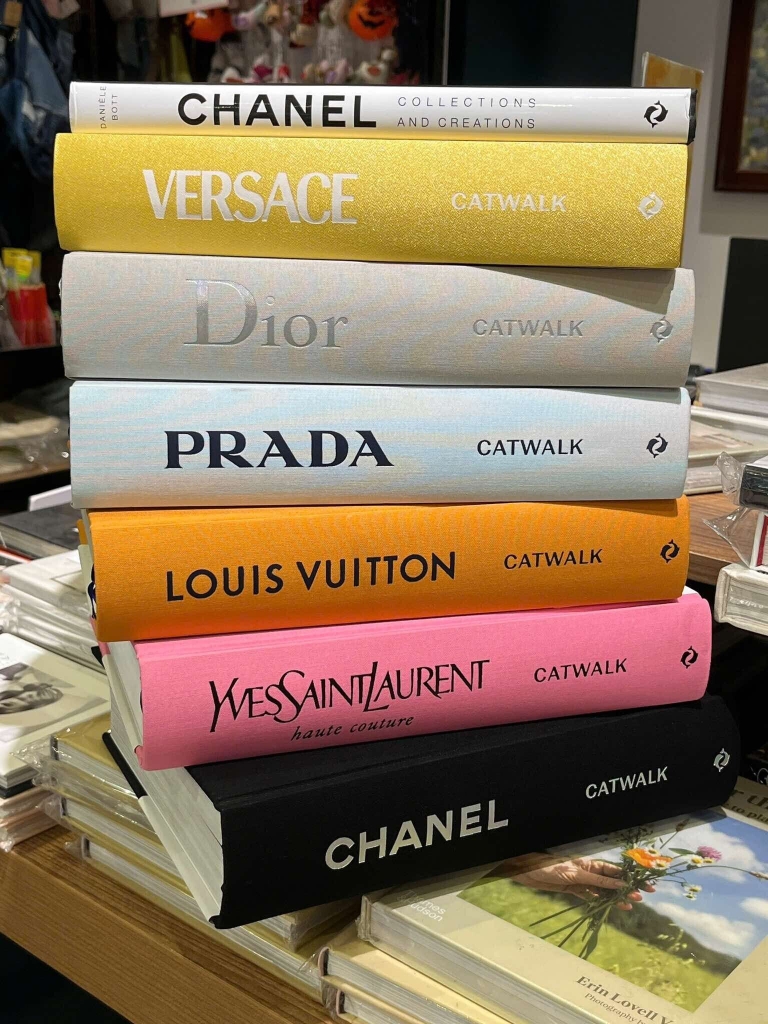 Trọn bộ 9 cuốn Catwalk Coffee Table Book
