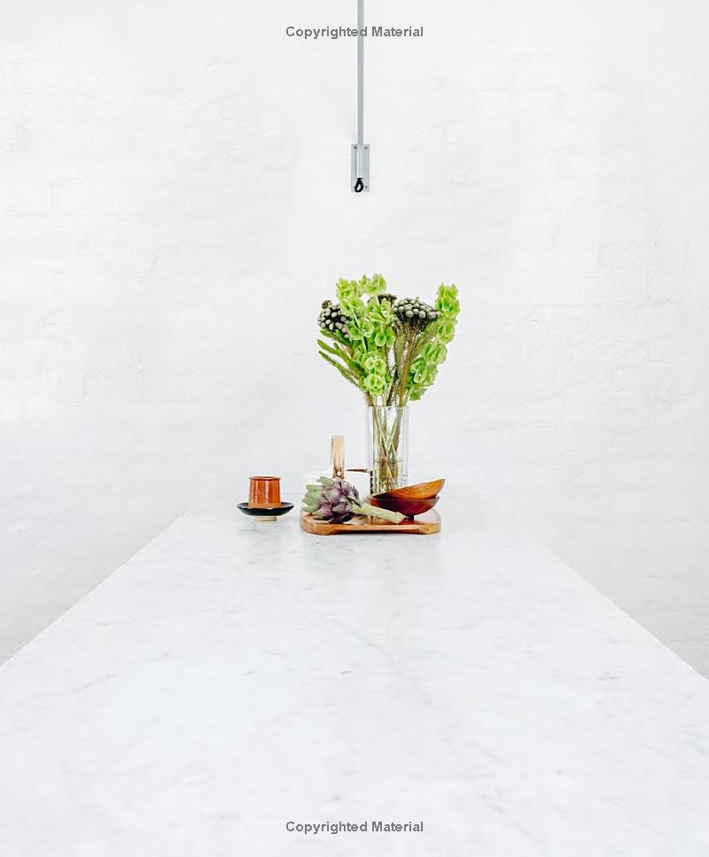 Living little : Simplicity and style in a small space