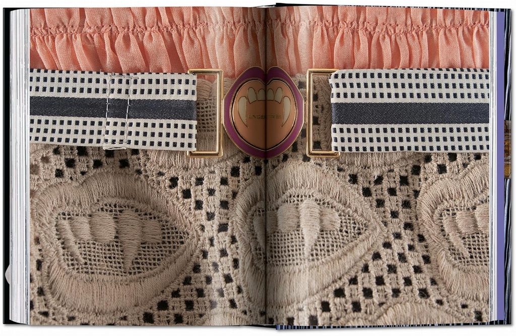 Fashion Designers A–Z. 40th Ed.