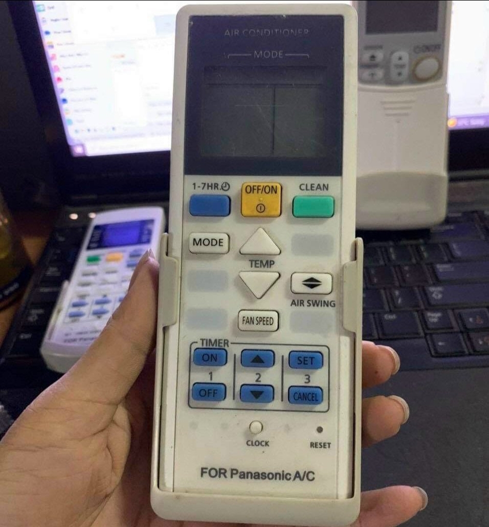 Giá đỡ khiển điều hòa Panasonic bản to