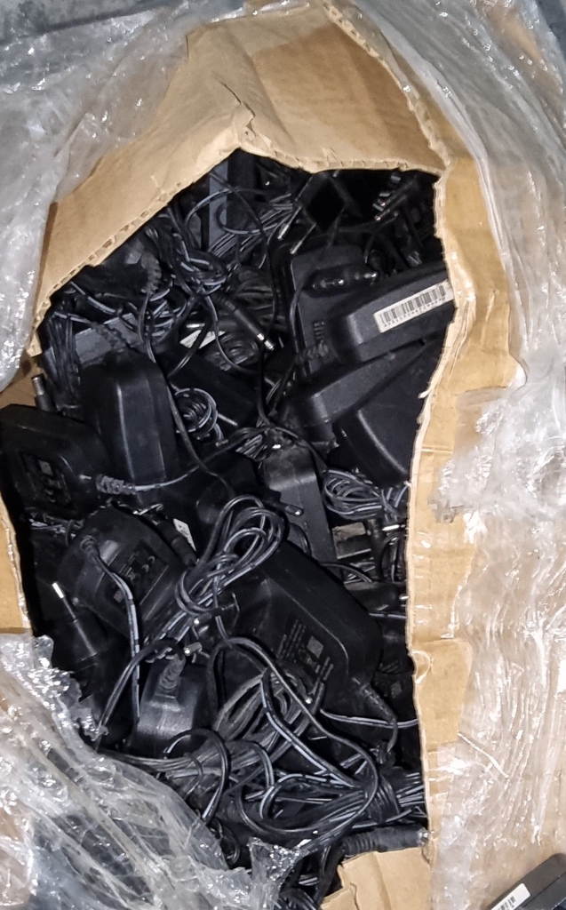 Nguồn có vỏ 12V-1.5A thanh lý