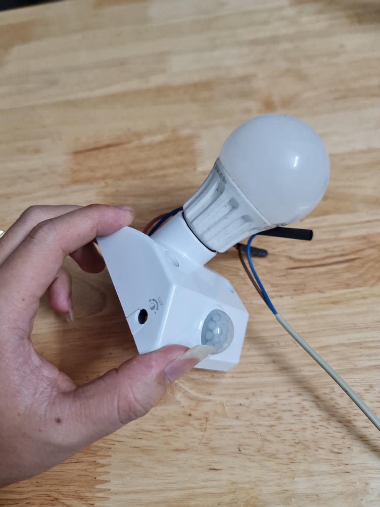 Đui đèn cảm biến chuyển động hồng ngoại