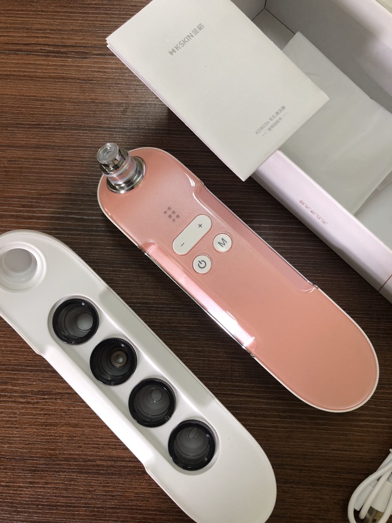 Máy hút mụn KSKIN KD803A có 3 chế độ hút khác nhau, kèm khay chứa 4 đầu hút KD803A