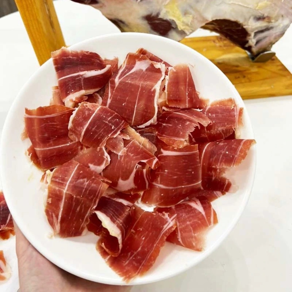 ĐÙI HEO MUỐI IBERICO TÂY BAN NHA MUỐI 24 THÁNG