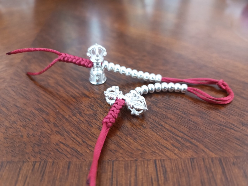 Bộ đếm túc số chuông chày bằng bạc