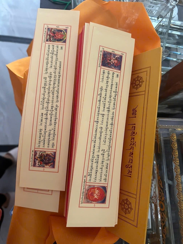 Kinh Tạng để thờ (và đọc tụng)