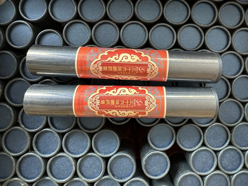 Trầm que tây tạng 36 vị thuốc quý (ống mẫu mới)