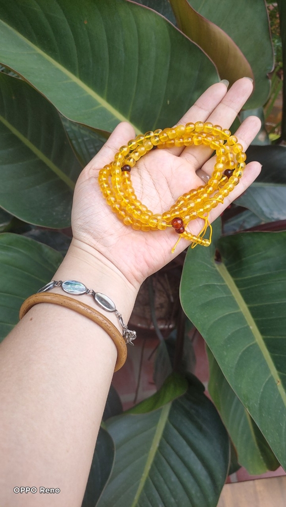 Chuỗi hổ phách mina màu vàng kem