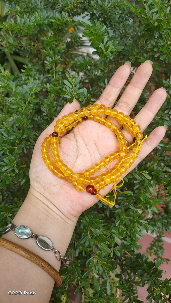 Chuỗi hổ phách mina màu vàng kem