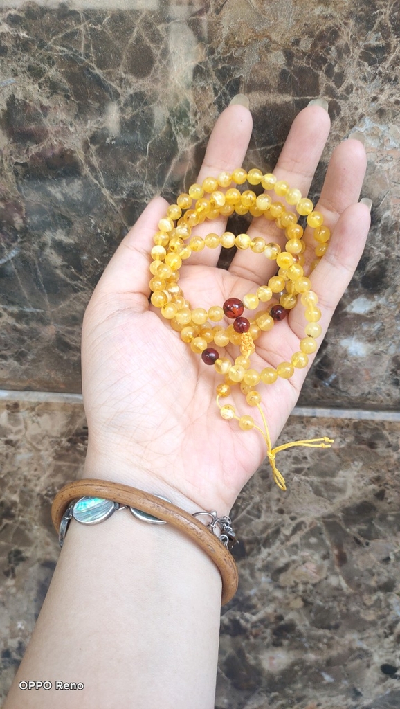 Chuỗi hổ phách mina màu vàng kem