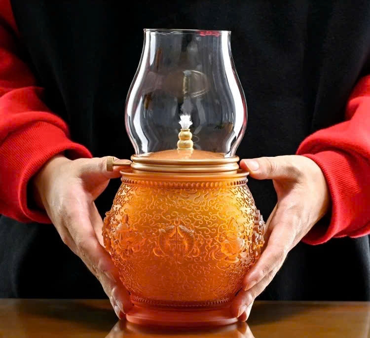 Đèn dầu liuli Bát Kiết Tường