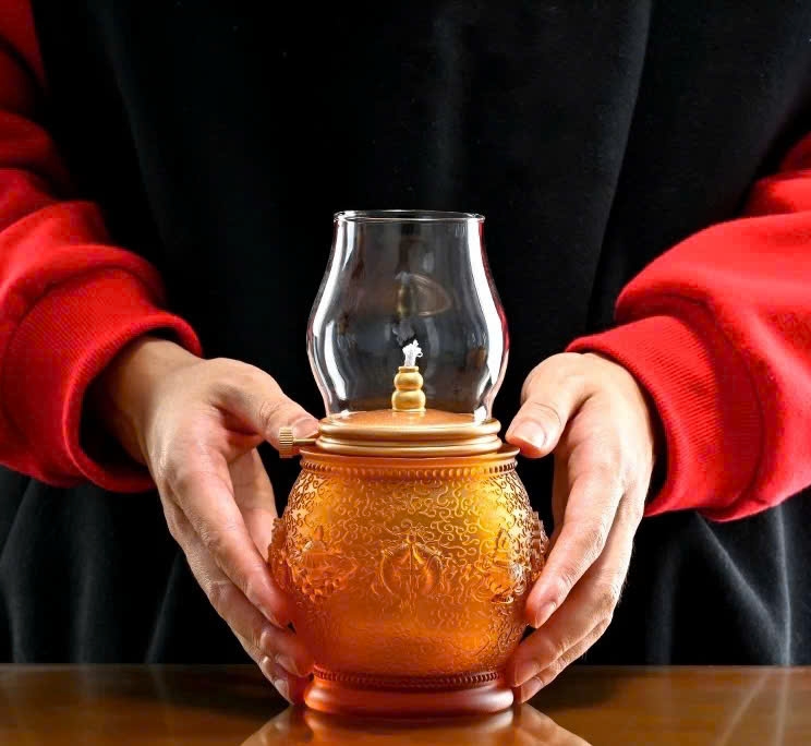 Đèn dầu liuli Bát Kiết Tường