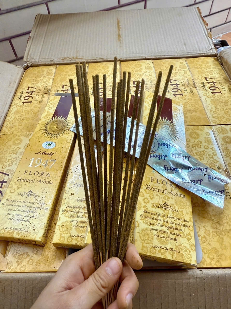 Nhang que 1947 flora có chân