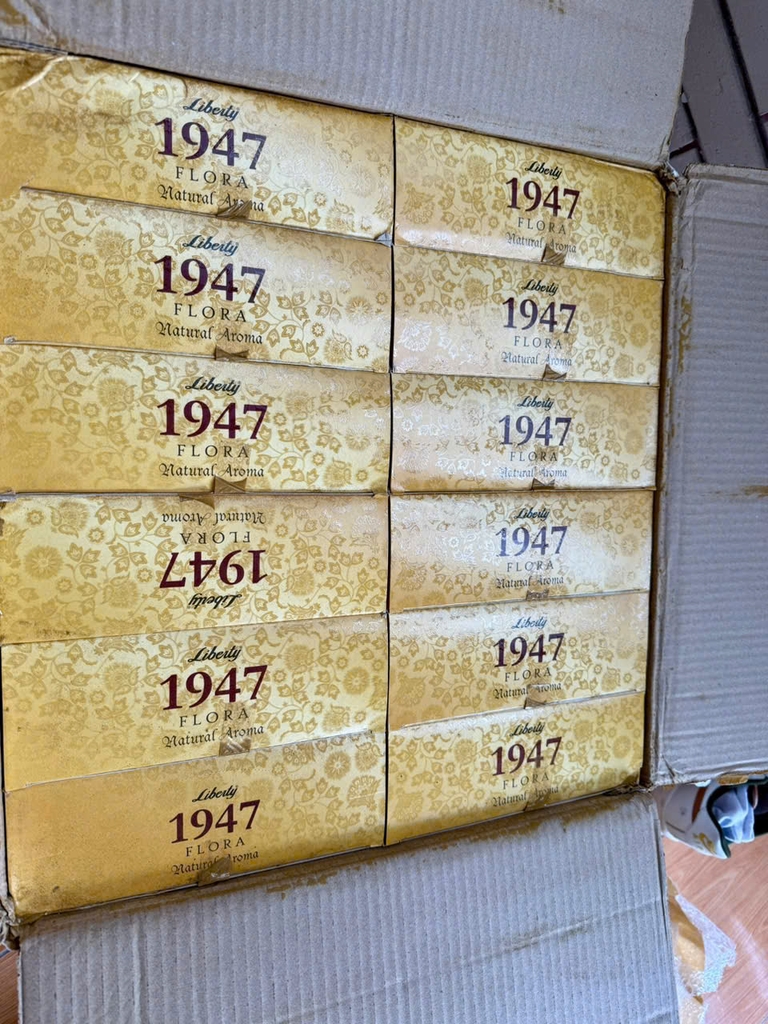 Nhang que 1947 flora có chân