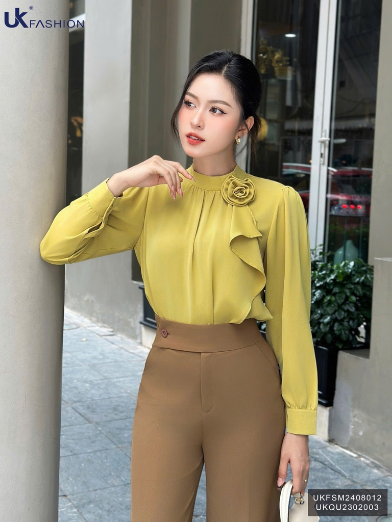 Sơ mi nhún cổ tròn hoa ngực trẻ trung, thời trang, thanh lịch UKFSM2408012