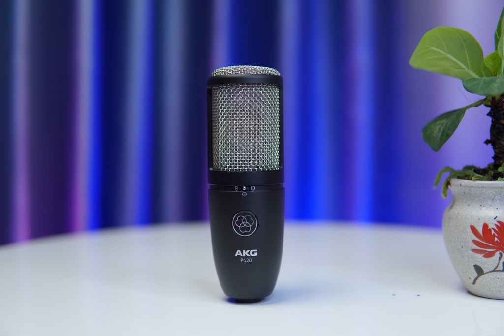 MICRO AKG P420