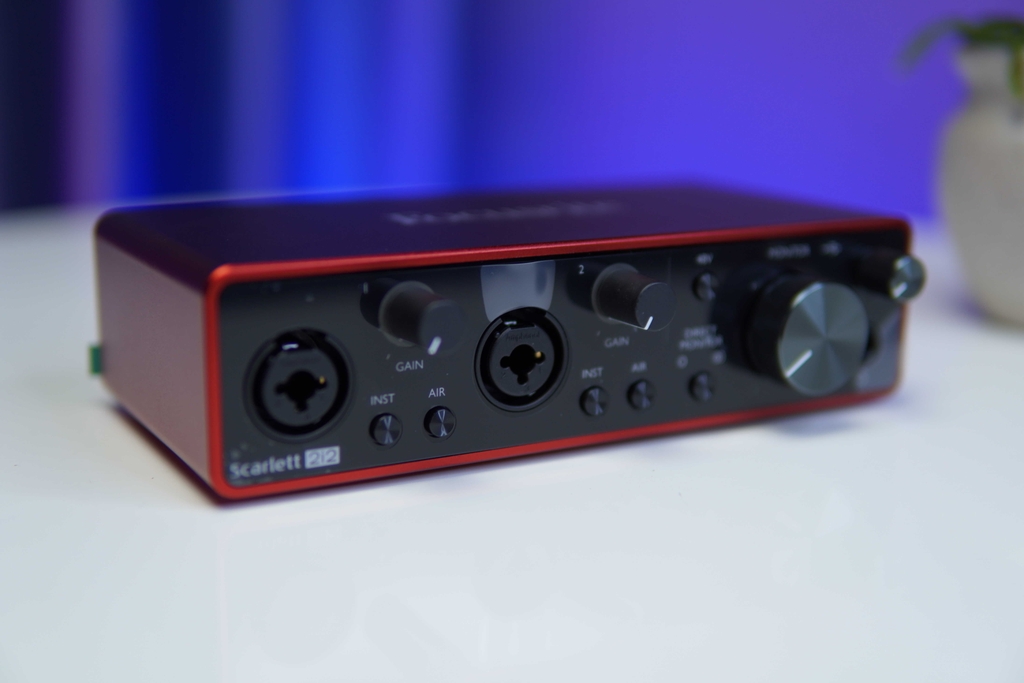 SOUNDCAR FOCUSRITE SCARLETT 2I2