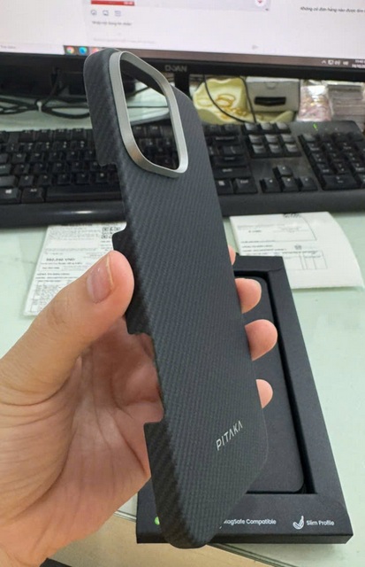 Ốp lưng iPhone 16 Pro Max - PITAKA Ultra-Slim - Black/Grey - KI1601PMA