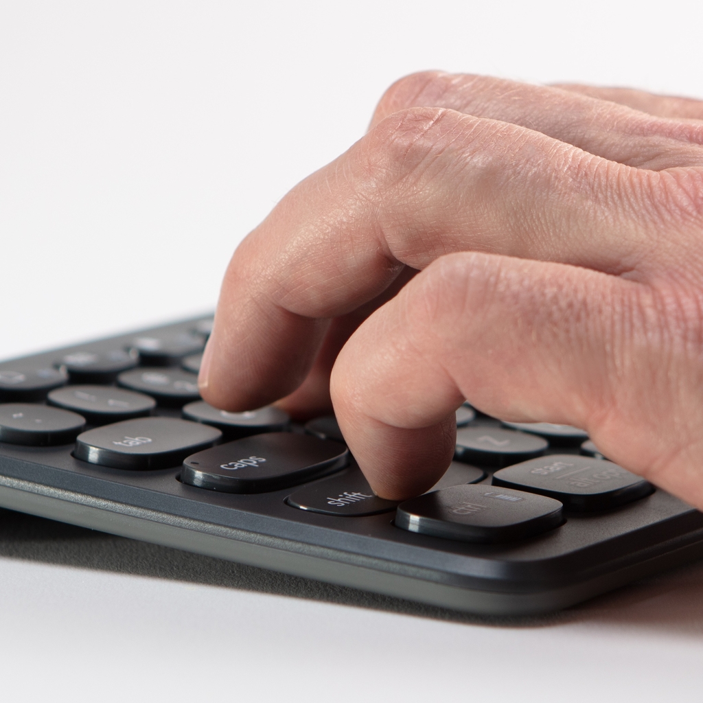 Bàn phím ZAGG Universal Keyboard Full size - 103211030